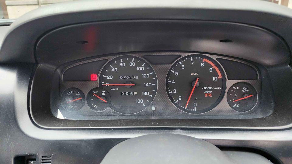 1995 Nissan R33 GTR V Spec – Iconic JDM Performance Machine